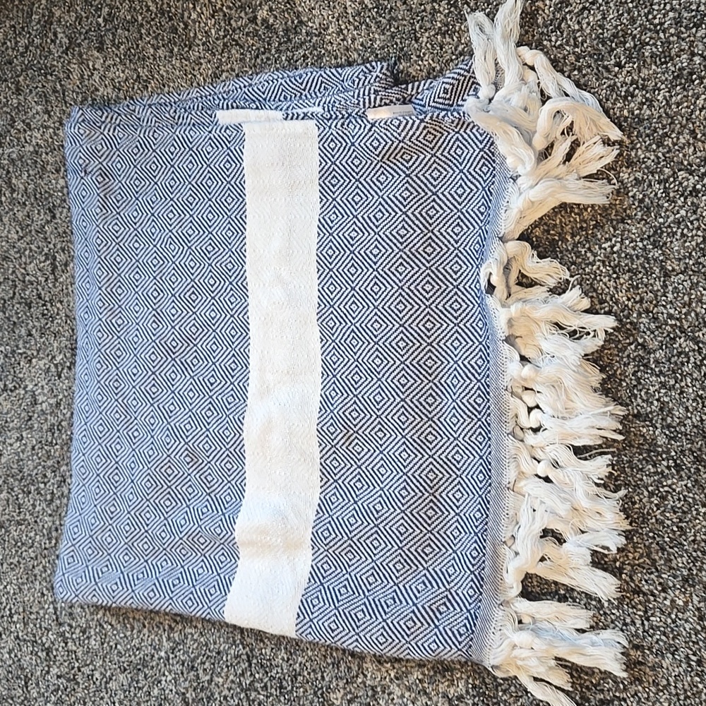 Trina Turk Blue & White Fringe Turkish Towel Cotton Lightweight Beach Vacation